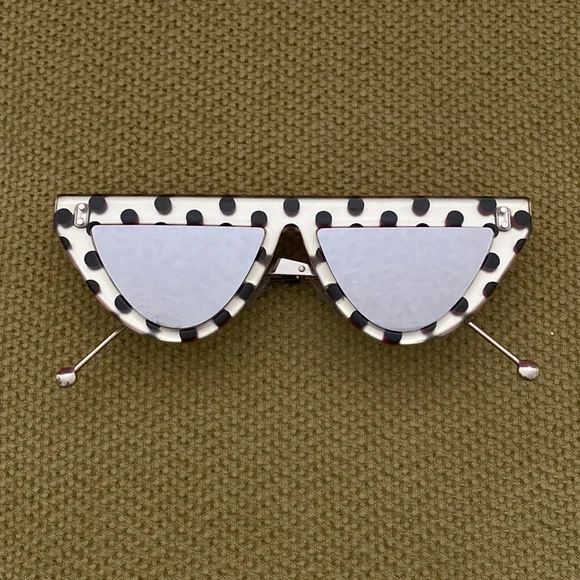 FENDI polka dots sunglasses display picture 2